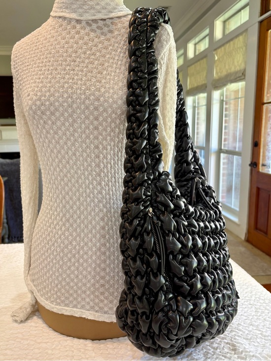 Sondra Roberts Handbags - Sondra Roberts Black Quilted Woven Hobo Shoulder Bag EUC Travel-Ready Style